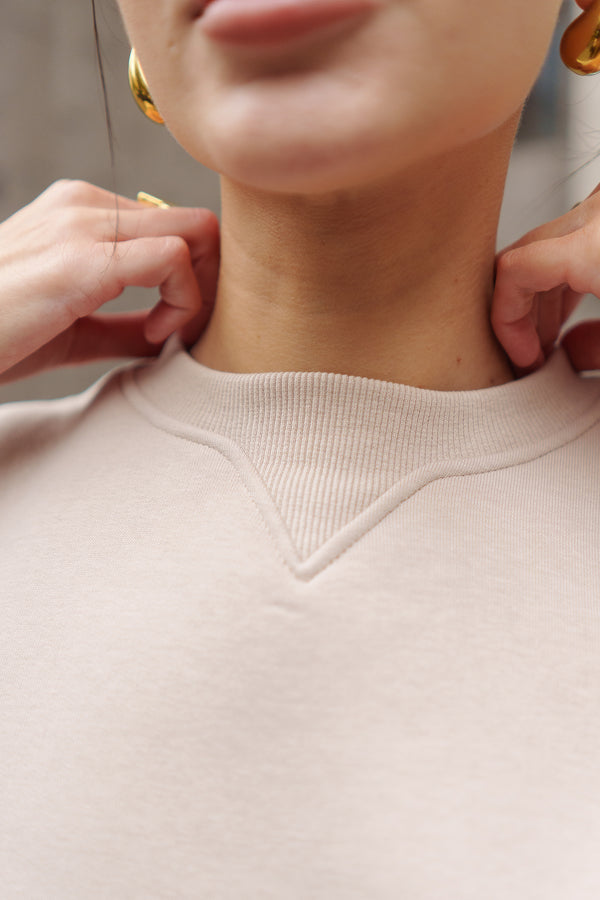 Бежевий костюм з Світшотом і брюками палаццо