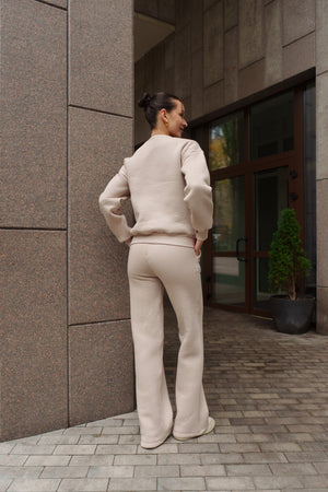 Бежевий костюм з Світшотом і брюками палаццо