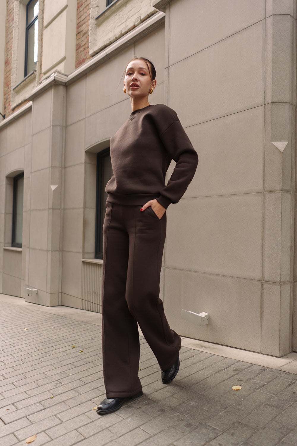 Шоколадний костюм з Світшотом і брюками палаццо